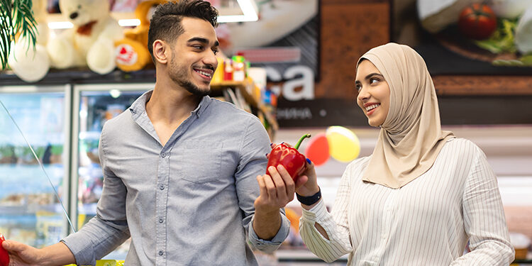 احذر الوقوع في فخ: “الرجل لا يعيبه إلا جيبه”!