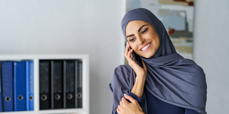 احذر الوقوع في فخ: “الرجل لا يعيبه إلا جيبه”!