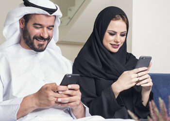 تطبيقات الدردشة في السعودية: سيف ذو حدين